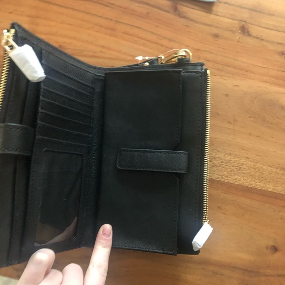 Michael Kors Smartphone Wristlet - Picture 4 of 4